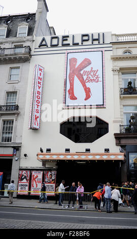 London UK - The Adelphi Theatre in The Strand mit Kinky Boots auf im moment Stockfoto