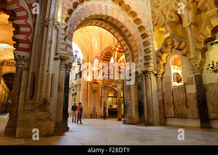 Innenraum der Mezquita Catedral (Moschee-Kathedrale) in Córdoba, Andalusien, Spanien Stockfoto