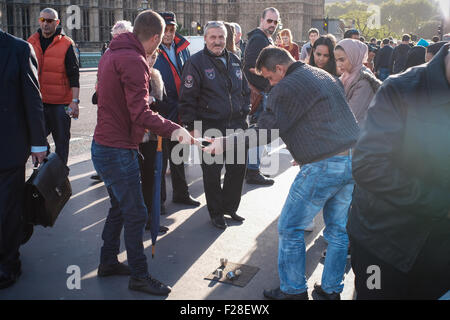 Straße Spieler auf Westminster bridge Stockfoto