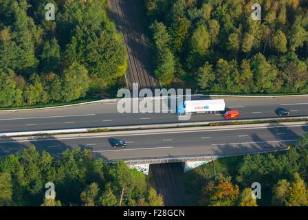 Frankreich, Bas Rhin (67), Vendenheim, Autobahn A4 über Eisenbahn (Luftbild) / / Bas Rhin (67), Vendenheim, Autoroute A4 Pa Stockfoto