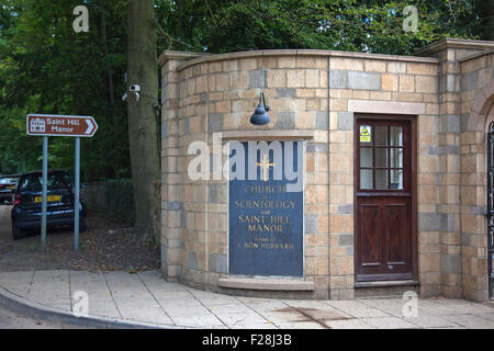 Eingang zum Hauptquartier der Scientology-Kirche, Saint Hill Manor in East Grinstead, West Sussex, England, Vereinigtes Königreich Stockfoto