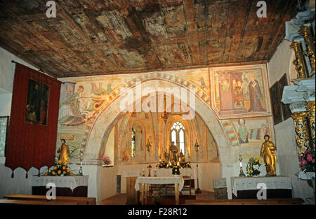 Einzigartige mittelalterliche bemalte Holztafeln in Decke der St. Leonards Kirche und Triumphbogen, Breg Ob Kokri, Preddvor, Kranj, Region Gorenjska, Slowenien Stockfoto