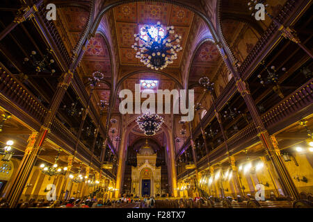 BUDAPEST, Ungarn - 18. August 2015: Ein Blick in die herrliche Dohany Straße Synagoge in Budapest, am 18. August 2015. Stockfoto