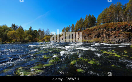 Peking, China. 13. Sep, 2015. Foto aufgenommen am 13. September 2015 zeigt Herbstlandschaft Santan Schlucht in Westmichigan Hinggan Liga, Nord-China autonomen Region Innere Mongolei. © Lian Zhen/Xinhua/Alamy Live-Nachrichten Stockfoto