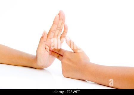 aufhören zu kämpfen mit der Pistole Stopp der Verwendung von Kraft zu stoppen die Gewalt stoppen: Palm der Frau Stop Waffe machte der Finger. Stockfoto