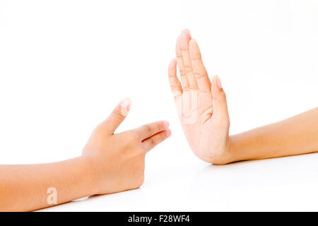 aufhören zu kämpfen mit der Pistole Stopp der Verwendung von Kraft zu stoppen die Gewalt stoppen: Palm der Frau Stop Waffe machte der Finger. Stockfoto