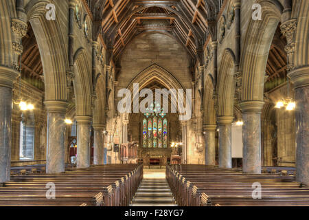 Innenraum der Unitarian Kirche, Todmorden an der Grenze von Lancashire West Yorkshire. Mit Devonshire Marmorsäulen Stockfoto