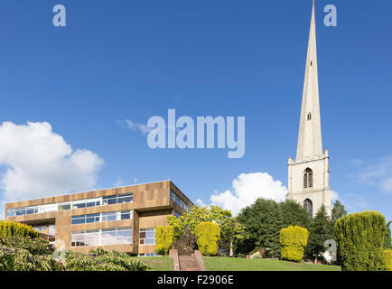 Glover Nadel (oder St. Andrews Spire) und die Hart von Worcester Collage, Worcester, Worcestershire, England, UK Stockfoto