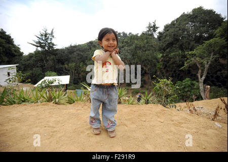 Eine indigene Maya-Mädchen inAqua Escondida in Solola Abteilung, Guatemala. Stockfoto