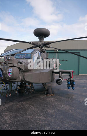 Vorderansicht einer britischen Armee Boeing AH-64 Apache Hubschrauber Stockfoto