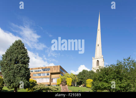 Glover Nadel (oder St. Andrews Spire) und die Hart von Worcester Collage, Worcester, Worcestershire, England, UK Stockfoto