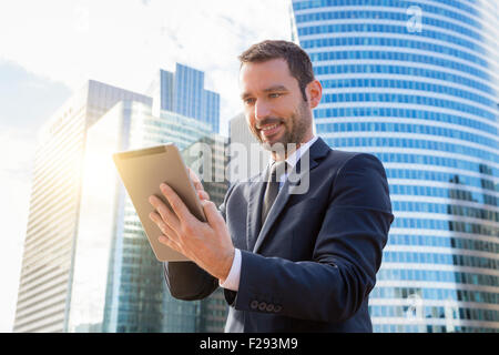 Geschäftsmann mit einem digitalen tablet Stockfoto
