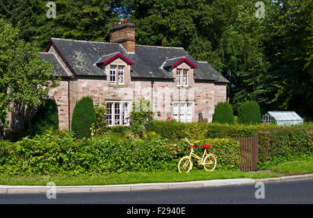 Dekorierte gelben Fahrrad draußen auf dem Land an Unthank, Cumbria, auf der Route der 5. Etappe des cycling Tour of Britain, 2015 Stockfoto