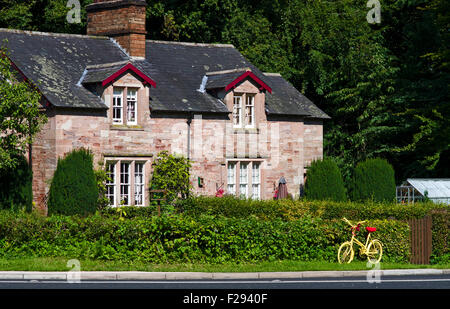 Dekorierte gelben Fahrrad draußen auf dem Land an Unthank, Cumbria, auf der Route der 5. Etappe des cycling Tour of Britain, 2015 Stockfoto