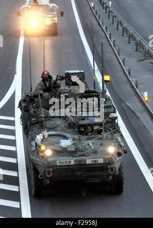 Brno, Tschechische Republik. 14. Sep, 2015. US-Militärkonvoi führt über Brno, Tschechische Republik, 14. September 2015. US-Militärkonvoi weiter zwei-Tages-Transit über Tschechien nach Osten auf dem Weg zur NATO-Übung in Ungarn. Es soll maximal 550 Truppen/150 Fahrzeuge / 54 Anhänger bestehen. © Igor Zehl/CTK Foto/Alamy Live-Nachrichten Stockfoto