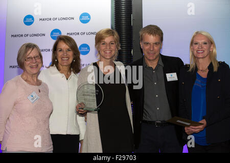 London, UK.14th September 2015. TV-Moderatorin Anneka Rice präsentiert eine Auszeichnung des Bürgermeisters Team London Awards in Stadt Hal Credit: Keith Larby/Alamy Live News Stockfoto