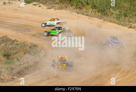 Dnepropetrovsk, Ukraine. 13. September 2015. Schnell schalten in einem Buggy Runden während Ukrainisch Autocross Meisterschaft am 13. September 2015, Dnepropetrovsk, Ukraine Credit: Jurij Krawtschenko/Alamy Live News Stockfoto