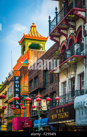 Unternehmen entlang der Grant Avenue in Chinatown, San Francisco, Kalifornien. Stockfoto