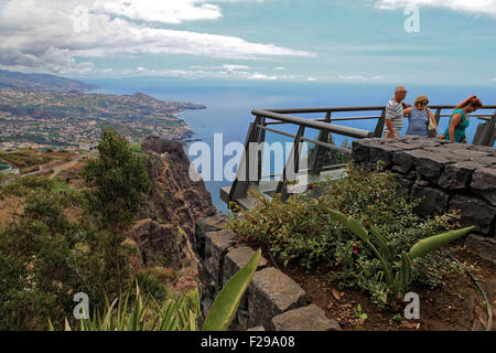 Die Glas-Plattform am Cabo Girão, Madeira, Portugal – angeblich (und strittigerweise) Europas zweite höchste Steilküste Stockfoto