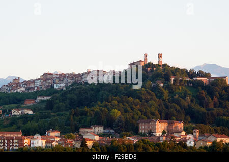 Mondovì, Stadt auf Hügel in Piemont, Italien Stockfoto