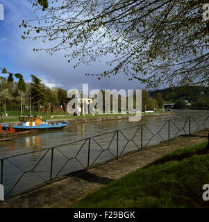 AJAXNETPHOTO. BOUGIVAL, FRANKREICH. -UFER - BLICK NACH SÜDEN IN RICHTUNG PARIS AUS DEM LEINPFAD. FOTO: JONATHAN EASTLAND/AJAX REF: 012105 5 Stockfoto