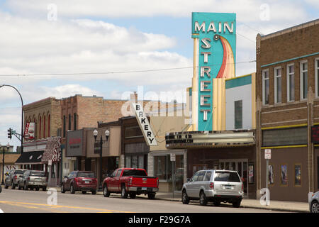 1939-Art-deco-Film Theater Zeichen und Festzelt entlang der Hauptstraße von Sauk Centre, Minnesota Stockfoto