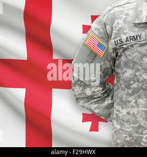 US-Soldat mit Flagge auf Hintergrund-Serie - Georgien Stockfoto