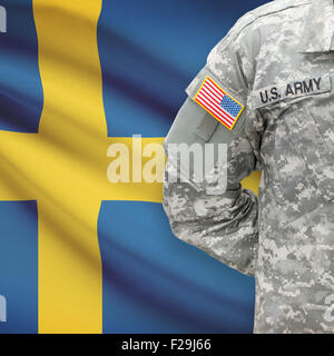 US-Soldat mit Flagge auf Hintergrund-Serie - Schweden Stockfoto