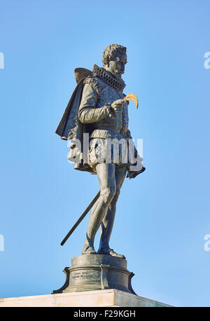 Cervantes Statue bei Cervantes Quadrat. Alcala De Henares, Gemeinschaft von Madrid, Spanien. Stockfoto