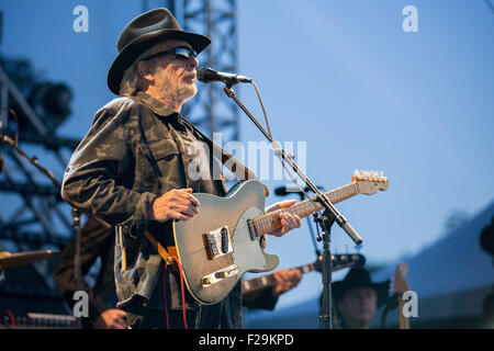 Chicago, Illinois, USA. 12. Sep, 2015. Country-Legende MERLE HAGGARD tritt beim Riot Fest im Douglas Park in Chicago, Illinois © Daniel DeSlover/ZUMA Draht/Alamy Live News Stockfoto