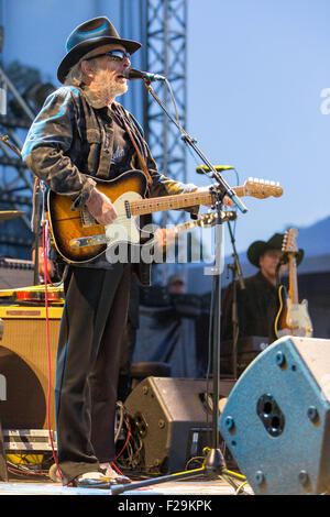 Chicago, Illinois, USA. 12. Sep, 2015. Country-Legende MERLE HAGGARD tritt beim Riot Fest im Douglas Park in Chicago, Illinois © Daniel DeSlover/ZUMA Draht/Alamy Live News Stockfoto