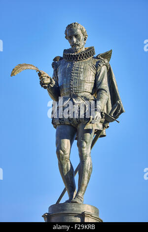 Cervantes Statue bei Cervantes Quadrat. Alcala De Henares, Gemeinschaft von Madrid, Spanien. Stockfoto