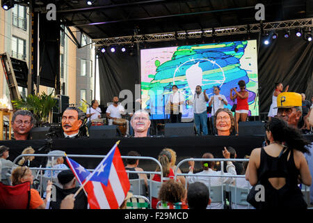 Musikgruppe "Buya" spielen bei der Fiesta Boricua im Stadtteil Humboldt Park in Chicago, Illinois. Stockfoto