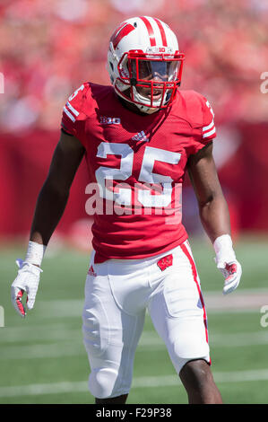 12. September 2015: Wisconsin Badgers Cornerback Derrick Tindal #25 während der NCAA Football-Spiel zwischen den Miami (Ohio) Redhawks und die Wisconsin Badgers im Camp Randall Stadium in Madison, Wisconsin. Wisconsin besiegte Miami (Ohio) 58-0. John Fisher/CSM Stockfoto