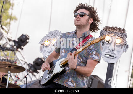 Chicago, Illinois, USA. 12. Sep, 2015. Gitarrist ELVIS KUEHN von Fidlar tritt beim Riot Fest im Douglas Park in Chicago, Illinois © Daniel DeSlover/ZUMA Draht/Alamy Live News Stockfoto