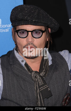 Toronto, Ontario, Kanada. 14. Sep, 2015. Schauspieler JOHNNY DEPP besucht die "Schwarze Messe" Foto-Shooting vor 2015 Toronto International Film Festival in TIFF Bell Lightbox Pressekonferenz am 14. September 2015 in Toronto, Kanada Kredit: Igor Vidyashev/ZUMA Draht/Alamy Live News Stockfoto