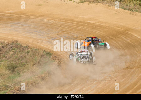 Dnepropetrovsk, Ukraine. 13. September 2015. Engen paar in einem Buggy Runde während Ukrainisch Autocross Meisterschaft am 13. September 2015, Dnepropetrovsk, Ukraine Credit: Jurij Krawtschenko/Alamy Live News Stockfoto