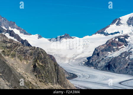 Jungfraujoch in der Ansicht Sommer, Südseite und großen Aletschgletscher vom Eggishorn Bergstation, Kanton Wallis Stockfoto