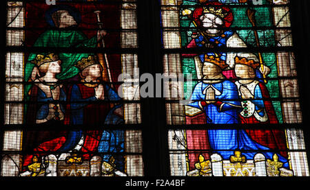 Glasfenster von Louis de Bourbon in der Vendome-Kapelle in der Kathedrale von Notre Dame von Chartres, Frankreich Stockfoto