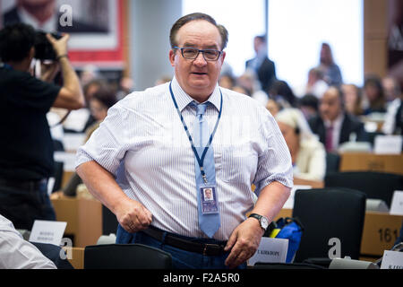 Brüssel, Bxl, Belgien. 15. Sep, 2015. Mitglied des Europäischen Parlaments (MdEP) Jacek Saryusz-Wolski beteiligt sich an der mündlichen Verhandlung vom Migrationskrise im Europäischen Parlament Hauptquartier in Brüssel, Belgien auf 15.09.2015 von Wiktor Dabkowski Credit: Wiktor Dabkowski/ZUMA Draht/Alamy Live News Stockfoto