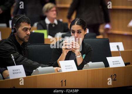 Brüssel, Bxl, Belgien. 15. Sep, 2015. Mitglieder des Parlaments aus dem Irak beteiligt sich an der mündlichen Verhandlung vom Migrationskrise im Europäischen Parlament Hauptquartier in Brüssel, Belgien auf 15.09.2015 von Wiktor Dabkowski Credit: Wiktor Dabkowski/ZUMA Draht/Alamy Live News Stockfoto