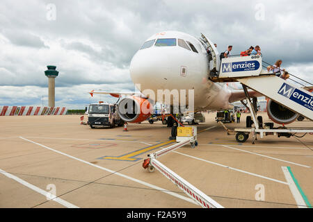 Passenger Boarding Treppe im Flughafen Stansted, London, Vereinigtes Königreich Stockfoto