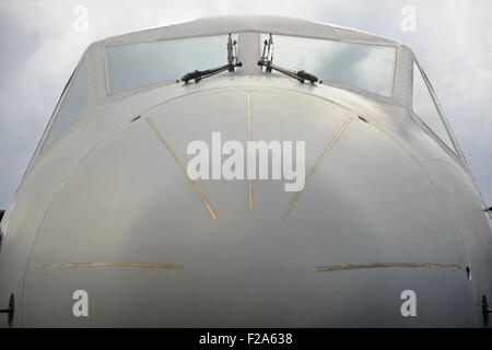 Detail mit dem Cockpit eines großen militärischen Flugzeug erschossen Stockfoto