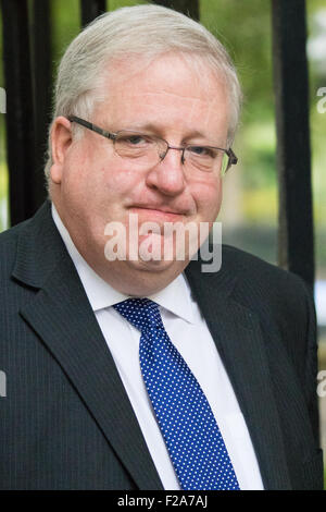 Downing Street, London, UK. 15. September 2015. Secretary Of State for Transport Patrick McLoughlin kommt in 10 Downing Street an der wöchentlichen Kabinettssitzung © Paul Davey/Alamy Live News Bildnachweis: Paul Davey/Alamy Live News Stockfoto