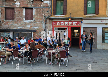 Italienische Café "Caffè Rosso" am Campo Santa Margherita, Venedig, Italien Stockfoto