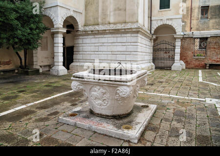 Wasser gut von der Kirche San Giorgio dei Greci, Venedig Stockfoto