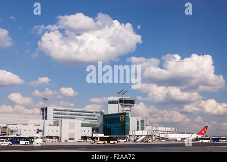 Kontrollturm am Flughafen Frankfurt Main Stockfoto