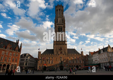 Der Marktplatz (Grote Markt) ist seit Oktober 1996 frei von Verkehr. Es wurde komplett renoviert und ist heute eines der Stockfoto