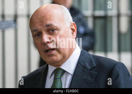 Downing Street, London, 15. September 2015.  Arbeit und Pensions Secretary Iain Duncan-Smith lässt 10 Downing Street nach dem Besuch der wöchentlichen Kabinettssitzung Credit: Paul Davey/Alamy Live News Stockfoto