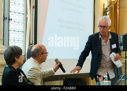 Paris, Frankreich. Französische Ärzte, Gilles Pialoux, Vortrag auf Pressekonferenz, HIV Präsentation Diskussion, epidemische Ärzte Stockfoto